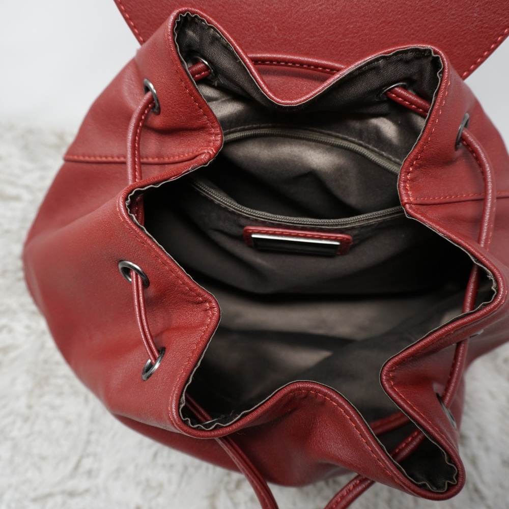 Backpack - Picture 3 of 6